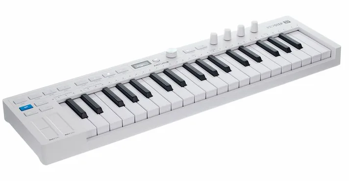 Arturia KeyStep 37 mk2, achterzijde met aansluitingen, foto 2