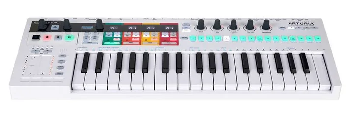 Arturia Keystep Pro, achterzijde met aansluitingen, foto 2