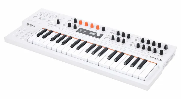 Arturia MiniFreak Vocoder, achterzijde met aansluitingen, foto 2