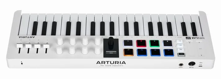Arturia MiniLab 37 White, achterzijde met aansluitingen, foto 4