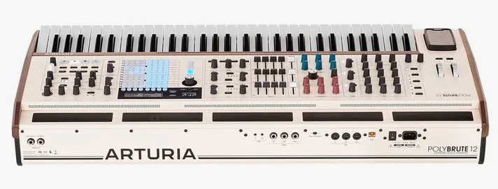 Arturia PolyBrute 12, achterzijde met aansluitingen, foto 4