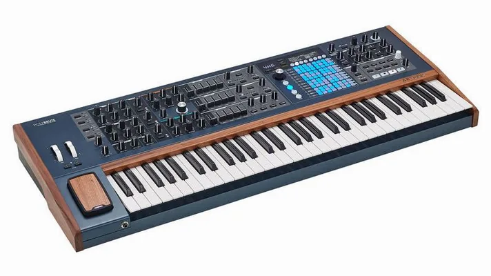 Arturia PolyBrute, schuin van boven, foto 3