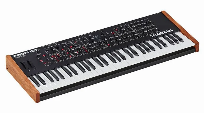 Sequential Prophet REV2-16, achterzijde met aansluitingen, foto 3
