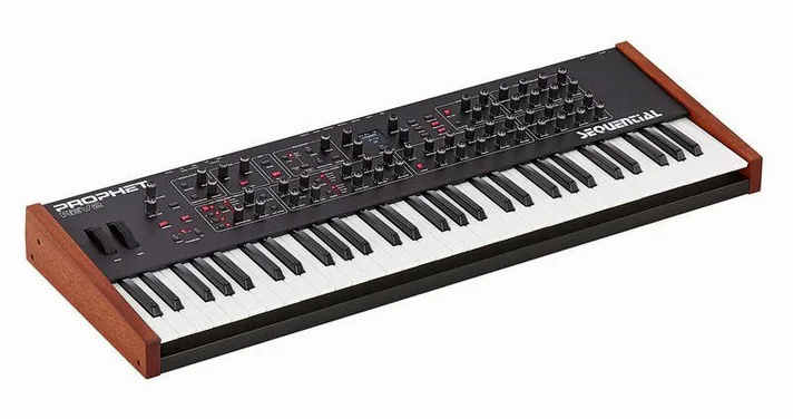 Sequential Prophet REV2-8, achterzijde met aansluitingen, foto 3