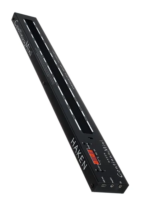 Haken Audio ContinuuMini Black Edition, schuin van boven, foto 4