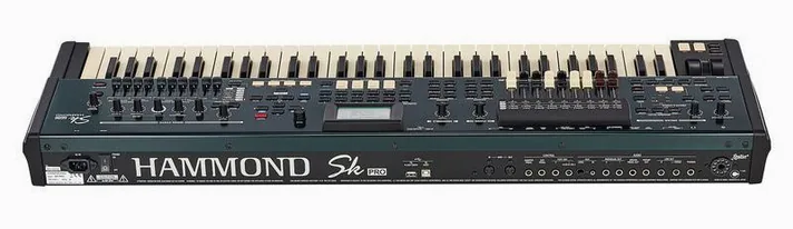 Hammond SK PRO, schuin van boven, foto 4