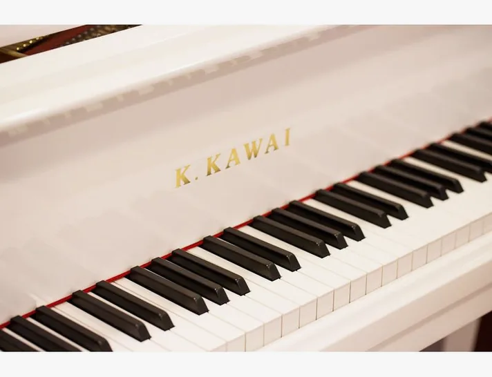 Kawai GL 10 WH/P Grand Piano, vooraanzicht, foto 2