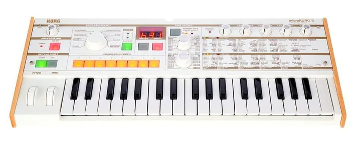 Korg microKORG S, achterzijde met aansluitingen, foto 3