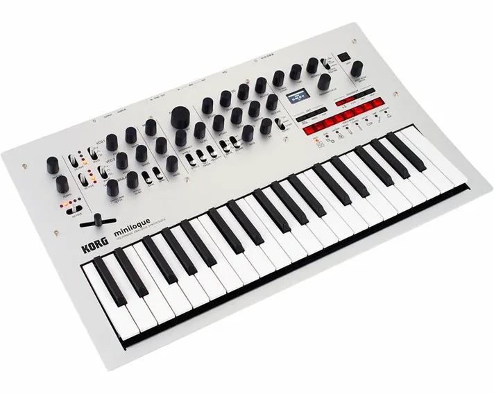 Korg Minilogue, regelaars en knoppen, foto 3