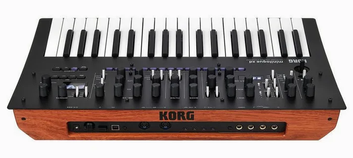 Korg Minilogue XD, achterzijde met aansluitingen, foto 4