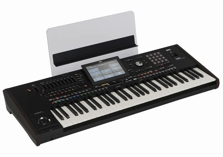 Korg PA-5X 61 International, schuin van boven, foto 3