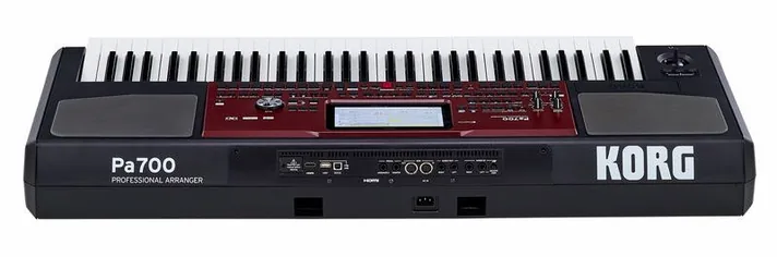 Korg PA-700, achterzijde met aansluitingen, foto 4