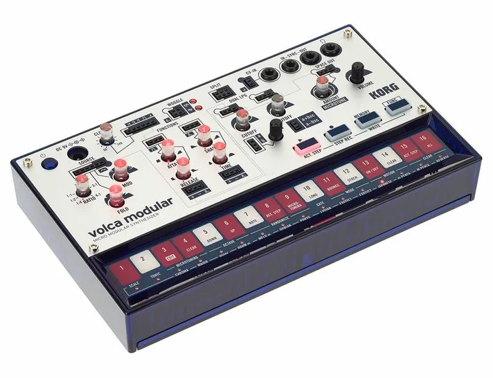 Korg Volca Modular, achterzijde met aansluitingen, foto 3