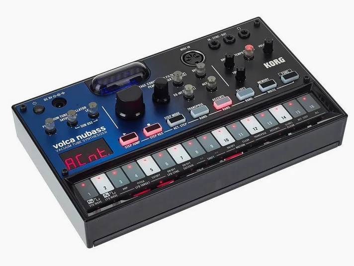 Korg Volca Nubass, schuin van boven, foto 3