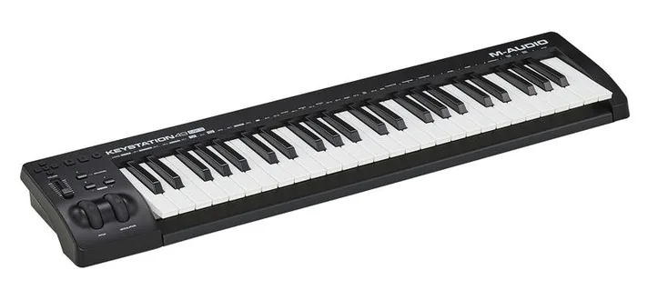 M-Audio Keystation 49 MK3, achterzijde met aansluitingen, foto 2