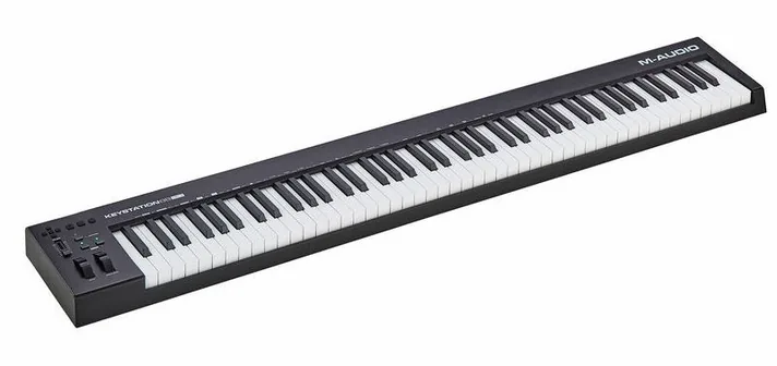 M-Audio Keystation 88 MK3, achterzijde met aansluitingen, foto 2