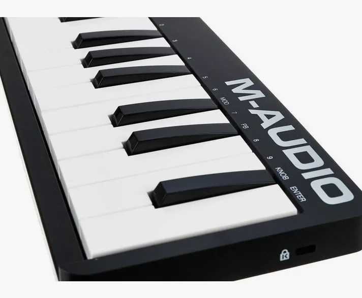M-Audio Keystation Mini 32 MK3, achterzijde met aansluitingen, foto 4