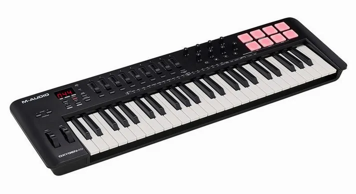 M-Audio Oxygen 49 MK5, schuin van boven, foto 3