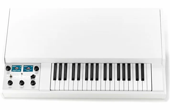 Mellotron M4000D, zijaanzicht, foto 2