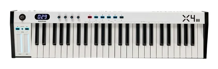Midiplus X-4 III, schuin van boven, foto 4
