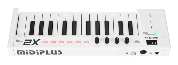 Midiplus X2 mini, achterzijde met aansluitingen, foto 4