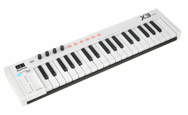 Midiplus X3 mini, schuin van boven, foto 3