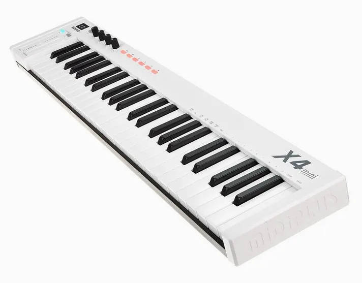 Midiplus X4 mini, zijaanzicht, foto 4