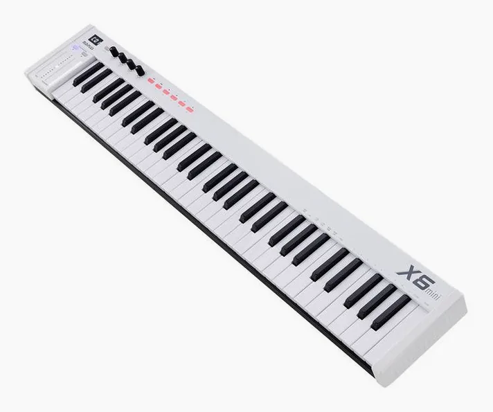 Midiplus X6 mini, schuin van boven, foto 3