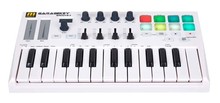 Miditech Garagekey Groove II, schuin van boven, foto 2