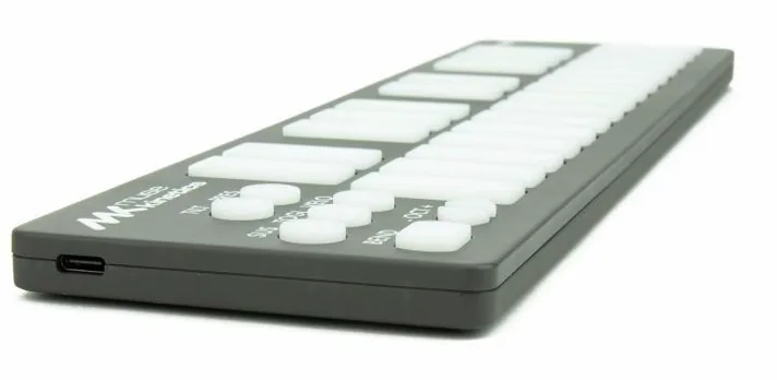 Muse Kinetics K-Board C Galaxy, achterzijde met aansluitingen, foto 3