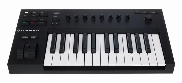Native Instruments Komplete Kontrol A25, achterzijde met aansluitingen, foto 2