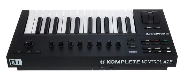 Native Instruments Komplete Kontrol A25, schuin van boven, foto 4