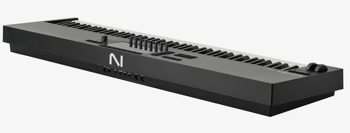 Native Instruments Kontrol S88 MK3 Kompl. 26 Ult., schuin van boven, foto 4