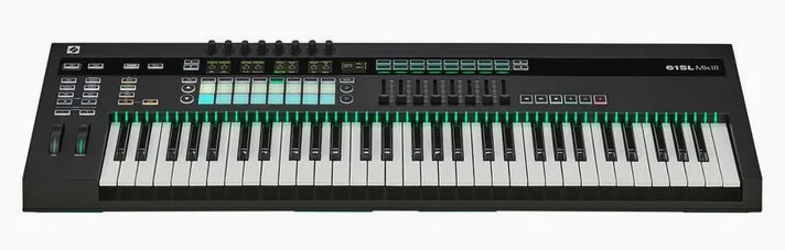 Novation 61SL MKIII, zijaanzicht, foto 2