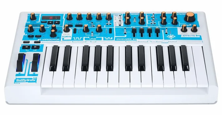 Novation Bass Station II Swifty Edition, schuin van boven, foto 2