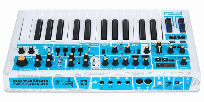 Novation Bass Station II Swifty Edition, vooraanzicht, foto 4