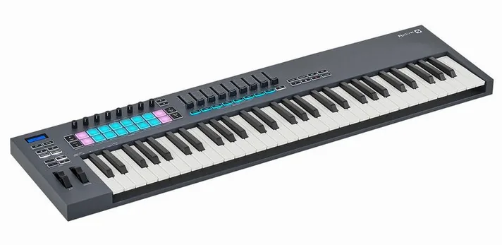 Novation FLkey 61, schuin van boven, foto 2