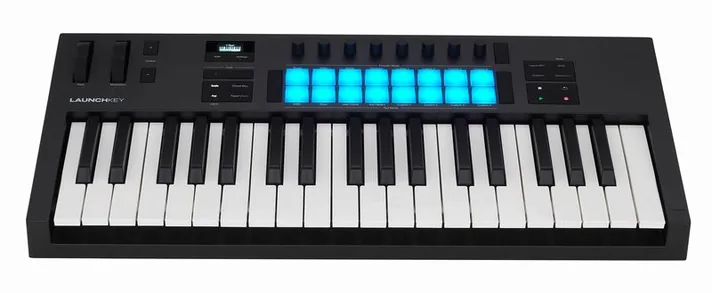 Novation Launchkey 37 MK4, schuin van boven, foto 2