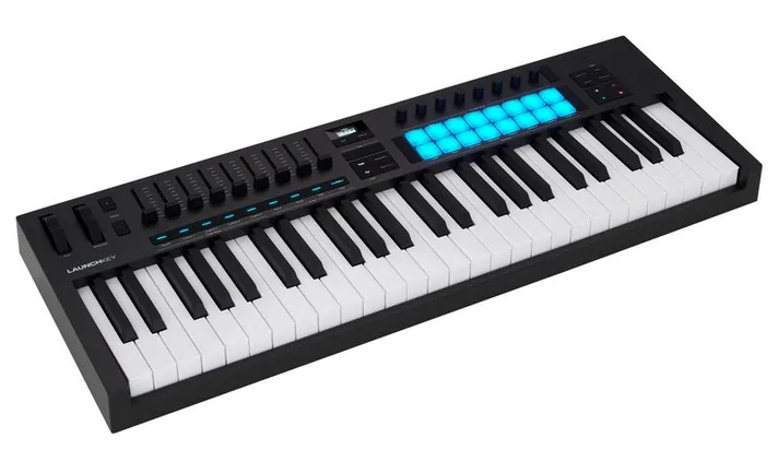 Novation Launchkey 49 MK4, achterzijde met aansluitingen, foto 3