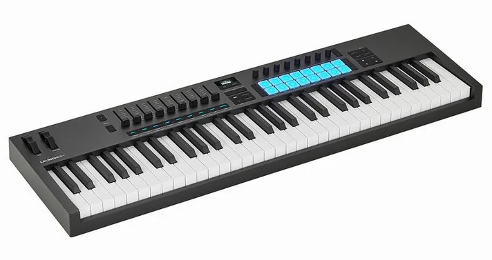 Novation Launchkey 61 MK4, schuin van boven, foto 3