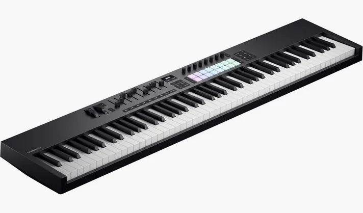 Novation Launchkey 88 MK4, zijaanzicht, foto 2