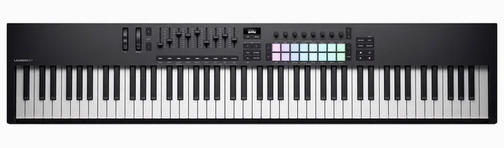 Novation Launchkey 88 MK4, achterzijde met aansluitingen, foto 3