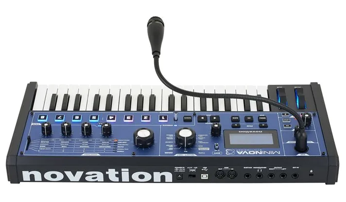 Novation MiniNova, achterzijde met aansluitingen, foto 4