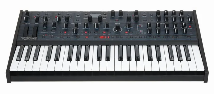 Oberheim TEO-5, achterzijde met aansluitingen, foto 2
