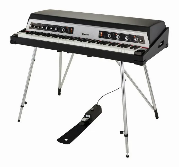 Rhodes Mk 8-73 FX Classic, schuin van boven, foto 2