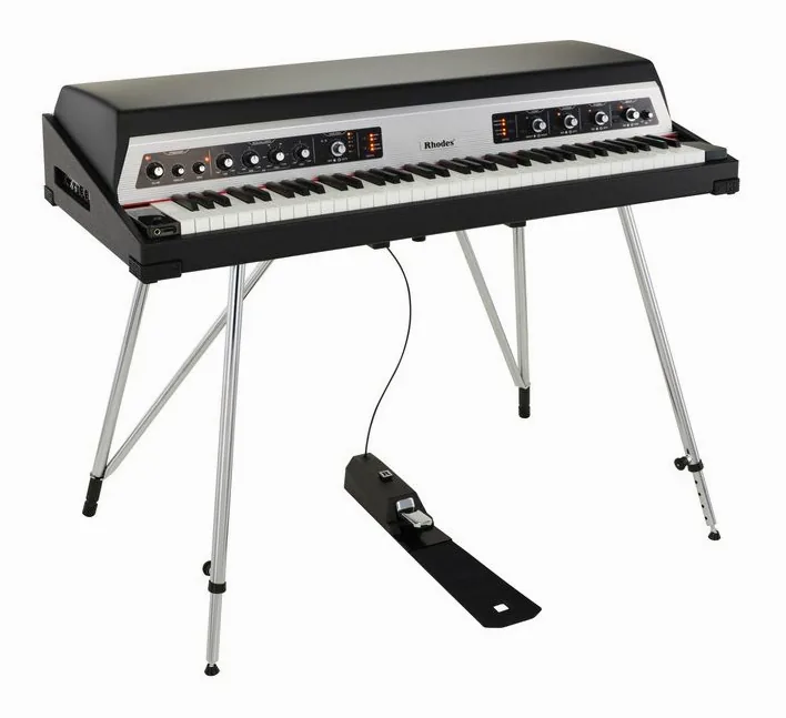 Rhodes Mk 8-73 FX Classic, vooraanzicht, foto 3