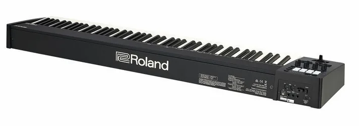 Roland A-88 MKII, achterzijde met aansluitingen, foto 4