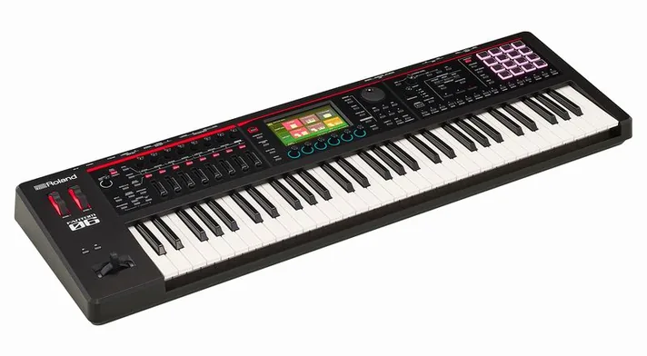 Roland Fantom-06, achterzijde met aansluitingen, foto 3
