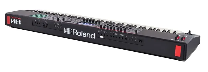 Roland Fantom-08, achterzijde met aansluitingen, foto 4