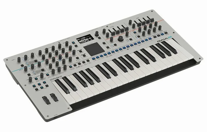 Roland GAIA 2, schuin van boven, foto 3